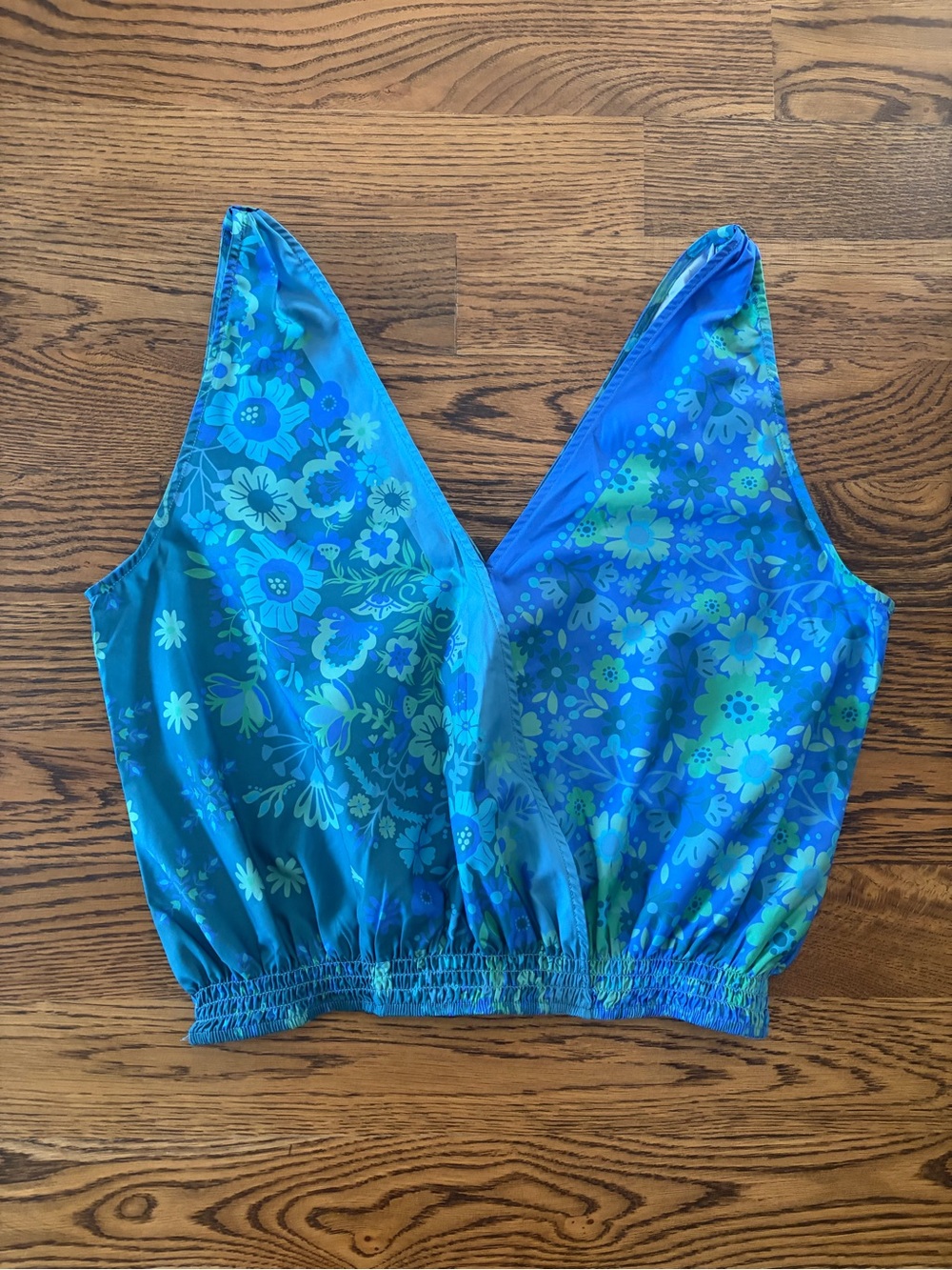 NATURAL LIFE silky Floral Blue & Green v-cut blouse